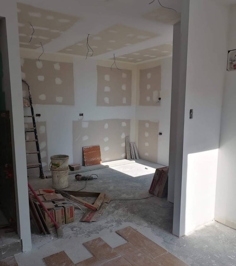 División de ambientes en sala con estructura drywall